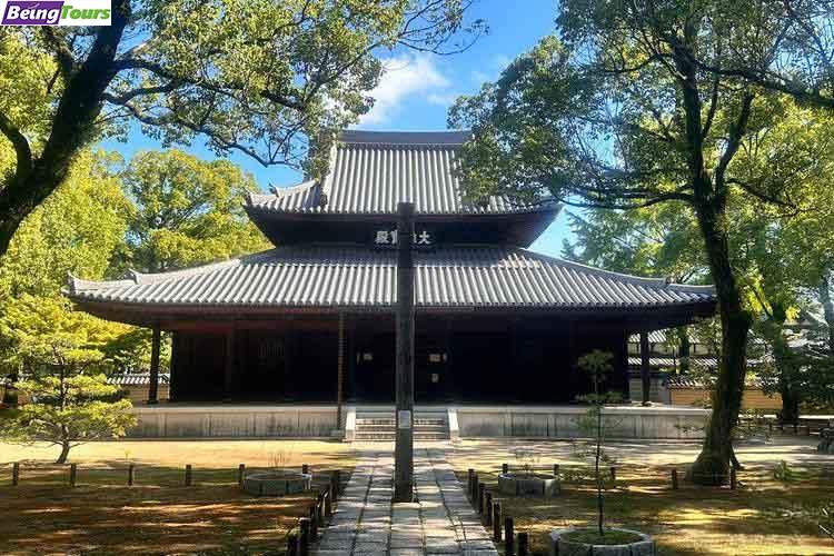 Shofukuji-Temple-Main-Hall-Fukuoka-Kyushu.jpg