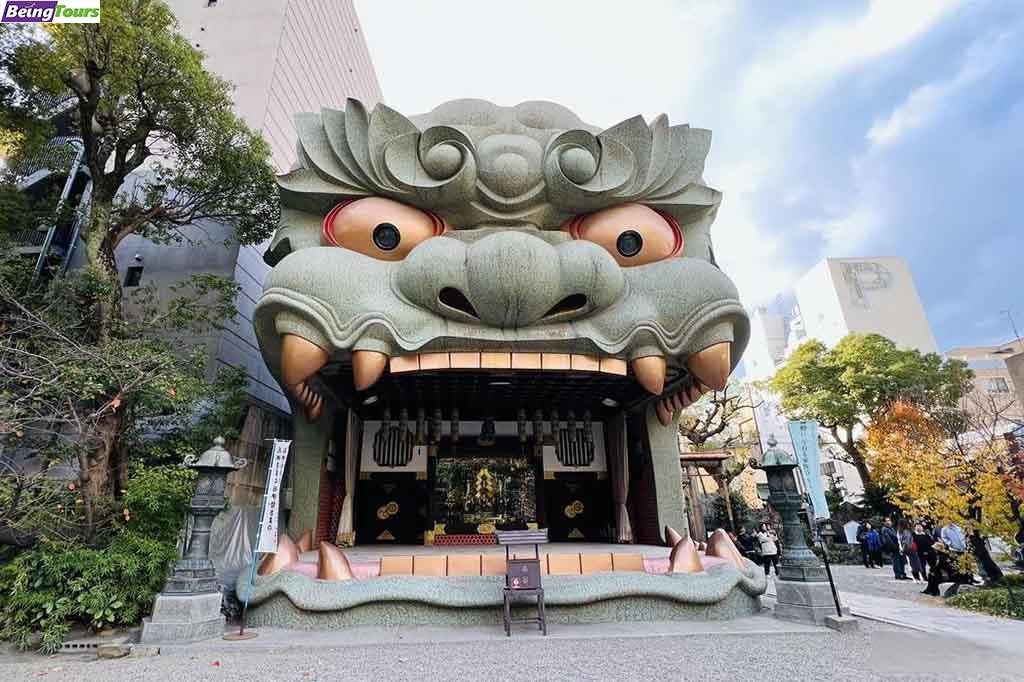 Namba-Yasaka-Shrine-Osaka.jpg