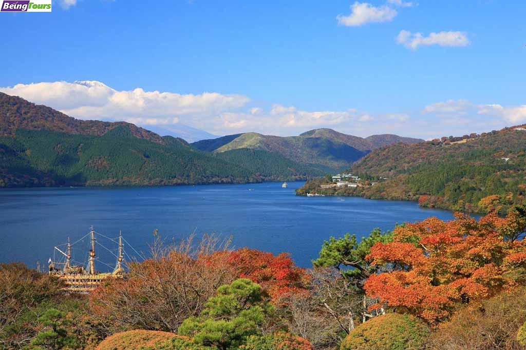 Lake-Ashi-Cruise-Autumn-Hakone.jpg