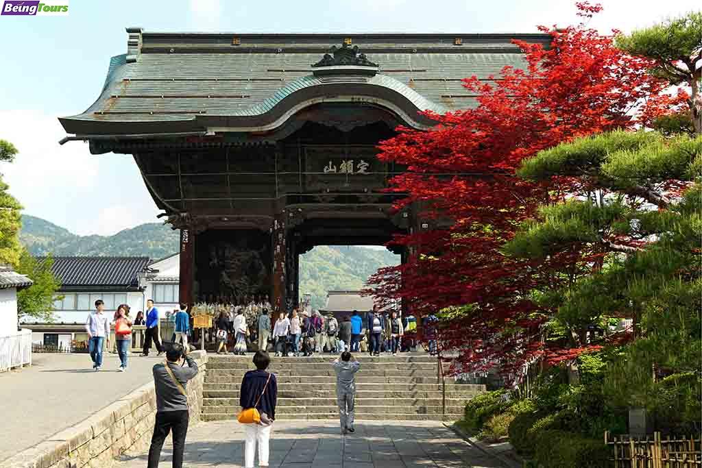 Zenkoji-Temple-Autumn-Nagano-Chubu.jpg