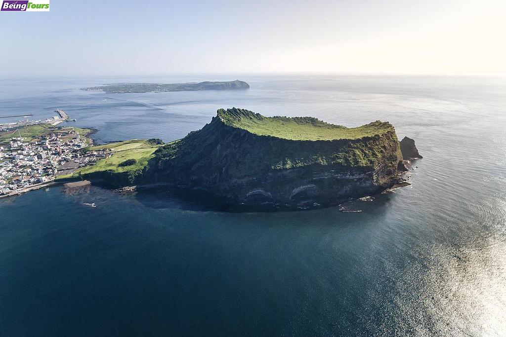 济州-城山日出峰-Jeju-Island-Seongsan-Ilchulbong-Peak.jpg