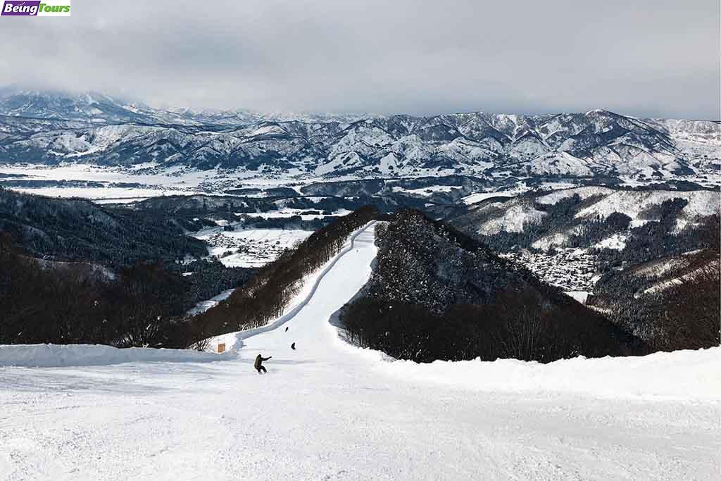 Nozawa-Onsen-Ski-Resort-Skyline-Nagano.jpg