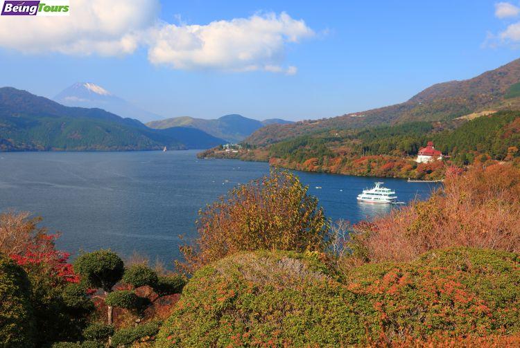 Lake-Ashi-Cruise-Autumn-Hakone.jpg