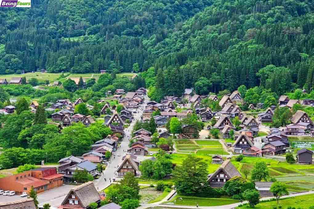 UNSECO-Shirakawa-go-Village-Gifu.jpg