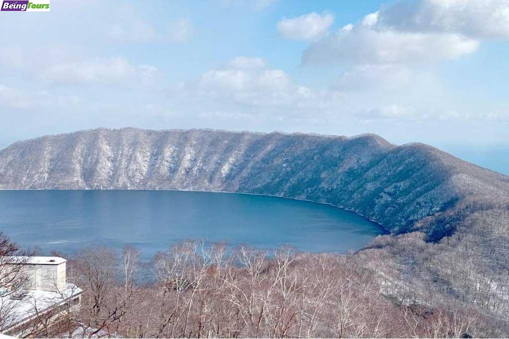 Noboribetsu-Bear-Park-Lake-Kuttara-Hokkaido-Winter.jpg
