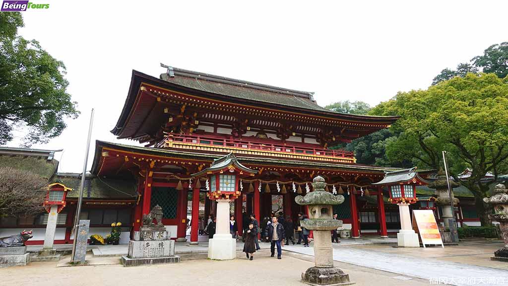 Dazaifu-Tenmangu-Shrine-Gate-Fukuoka-Kyushu-20161201.jpg