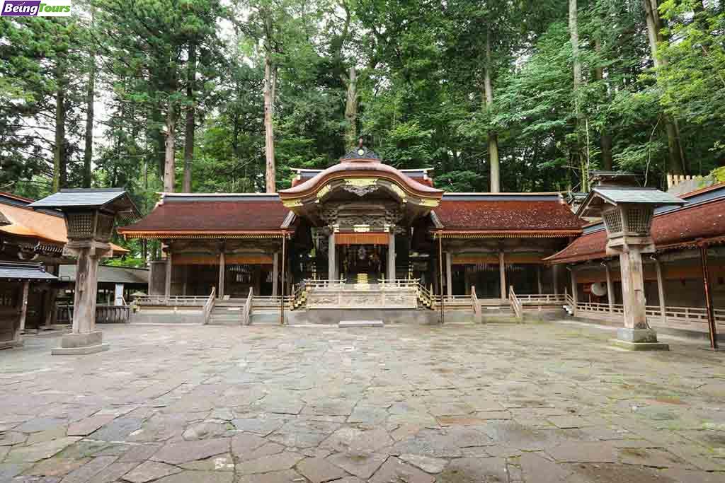 Suwa-Shrine-Kamisha-Hongu-Suwa-Nagano.jpg
