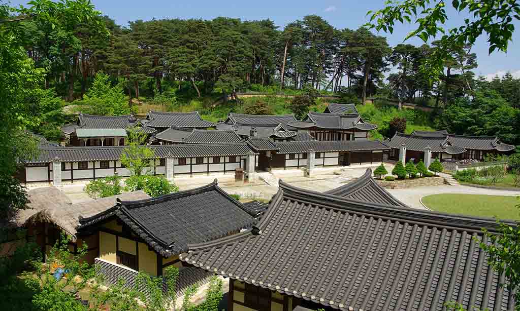 Seongyojang House