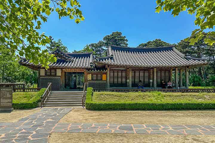 Heo Gyun, Heo Nanseolhen Memorial Park